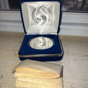 2004 Freedom Tower/Twin Towers $1 Coin in Case - Picture 1 of 4