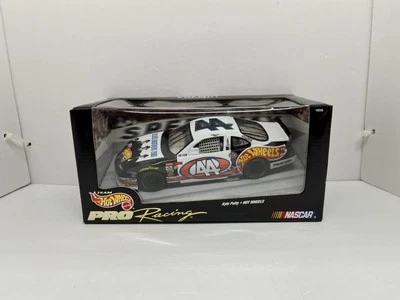 Kyle Petty #44 NASCAR Blues Brothers 2000 Hot Wheels 1:24 Scale DieCast New - Image 1 of 4