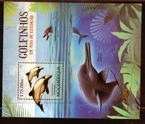 MOZAMBIQUE #2617 2012 EXTINCT & ENDANGERED DOLPHIN MINT VF NH O.G S/S - Picture 1 of 1