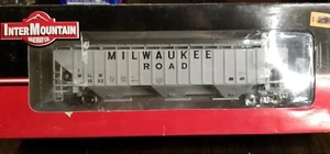 Intermountain 45335-15 Milwaukee Road 4750 3-Bay Covered Hopper - Picture 1 of 3