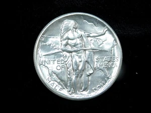 1926 50c Oregon Trail Commemorative Silver Half Dollar - UNC - Picture 1 of 4