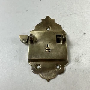 VINTAGE FANCY BRASS LATCH DOOR HARDWARE 29A NO KEY - Picture 1 of 9