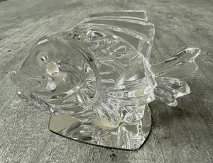 Made in Italy 24% Lead Crystal Glass Fish Figurine Crystal Clear w/ Mirror Stand - Picture 1 of 5