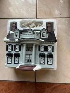 Dept 56 Williamsburg House, Original Snow Village - Picture 1 of 5