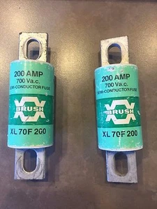 LOTE DE 2 CEPILLOS XL 70F 200 200A 700V SEMICONDUCTOR FUSIBLE XL-70F-200 XL70F200 - Imagen 1 de 1