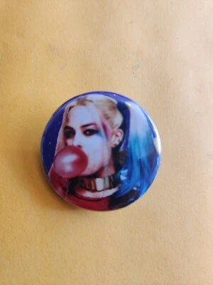 Prendedor de botón de 1-1/4" DC Comics Harley Quinn Escuadrón Suicida Foto 1 de 3