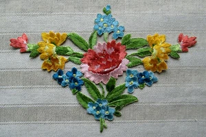 ALTE APPLIKATION - BLUMENSTRAUSS - LANDE-ZIGARETTEN - SILKS - 21 cm x 15 cm - Bild 1 von 2