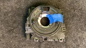 AUDI A3 Clock Spring 5Q0953649C B3575 - Picture 1 of 3