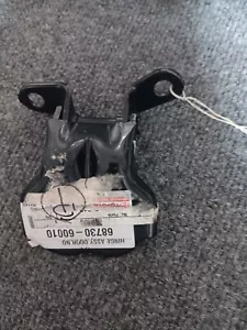 Toyota Genuine LandCruiser 80 Series Upper Lower Front Right Door Hinge - Picture 1 of 4