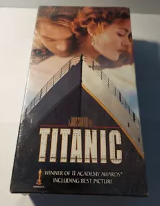 Titanic 1997 Movie VHS Two Cassette Box Set **SEALED** - Foto 1 di 4