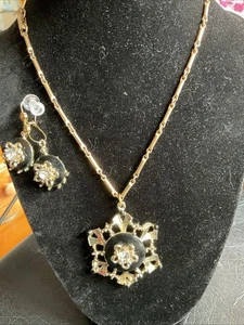 Collar Vintage Negro Esmaltado Tono Dorado Estrella Estrás con Pendientes Perforados - Imagen 1 de 5