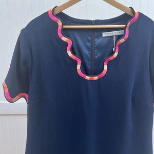 Abito Trina Turk nuovo con etichetta floreale smerlato ricamato blu navy cambio taglia 16 nuovo - Foto 1 di 12