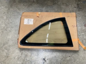 1993-1995 Honda Civic 2 Door DX EX Passenger Side Rear Quarter Glass 73500SR8A02 - Picture 1 of 13