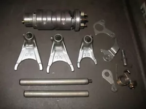 1992 TDM850 TRANSMISSION SHIFT DRUM + FORKS YAMAHA TDM 850 1992-1993 - Foto 1 di 3
