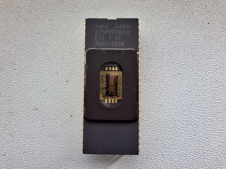 NEC D75P0076DU ES 1.1-21 engineering sample 4bit single chip MCU GOLD - Image 1 of 3