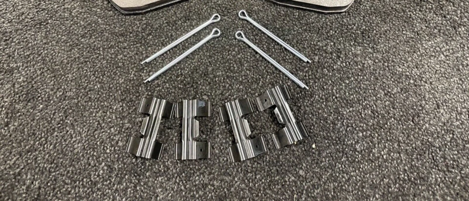 AUSTIN PRINCESS ESCORT CAPRI TRIUMPH KIT MONTAGGIO PASTIGLIE FRENO 4 PENTOLE DISCO VENTILATO - Immagine 1 di 1