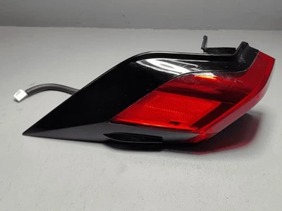 Luz trasera izquierda del lado del conductor Toyota RAV4 2019-2025 OEM Foto 1 de 4