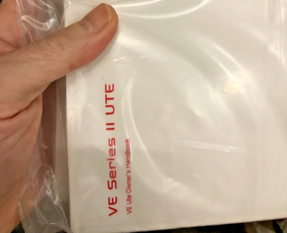 GENUINE COMMODORE VE SERIES 2 UTE OWNERS MANUAL - image 1 of 1