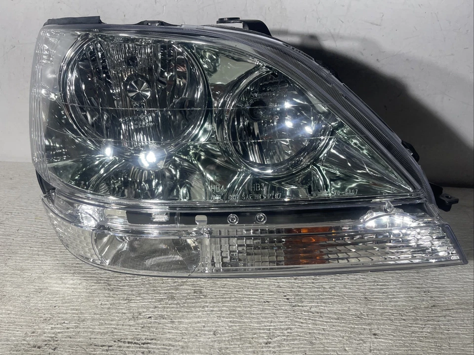 Faro halógeno TYC 2001-2003 para pasajero derecho Lexus RX300 20-5807-90 Foto 1 de 4