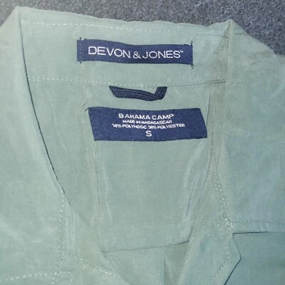 Men's Devon & Jones Isla Bahama Camp Collared Button Down T-Shirt Green Small - Image 1 of 4
