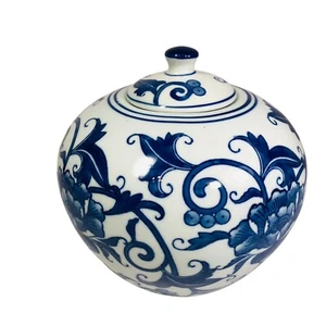 China Blue Fine Porcelain Seymour Mann Blue & White Lidded Ginger Jar 8 in H - Picture 1 of 15
