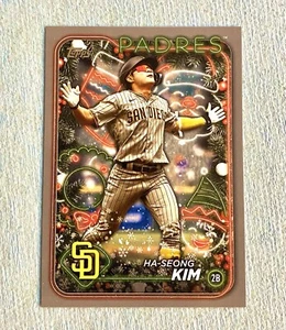 Ha-Seong Kim 2024 Topps Holiday Silver Glitter #H189 San Diego Padres - Picture 1 of 2