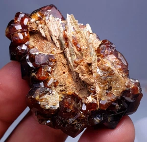 Hermoso Color Natural Cristal Granate Calidad Muy Única 237 Quilates - Imagen 1 de 7
