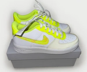 Kids Nike Air Force 1 LV8 GS Shoes Retro Sneakers Neon Yellow White DV1680-100 - Picture 1 of 9