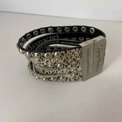 Pulsera Good Works fomento declaración cuero tachonado multi hilo Foto 1 de 4