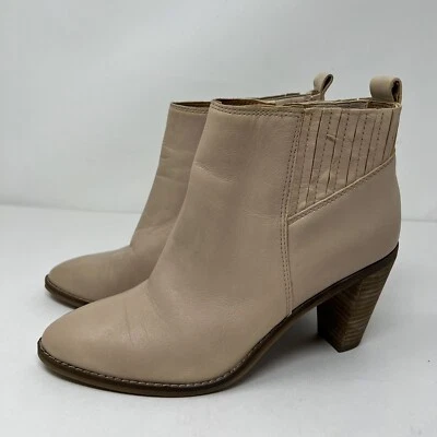 Lucky Brand Nesly Mujer 7.5 Western Botines 3” Tacones Pull On Cuero Beige Foto 1 de 4