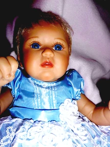 ASHTON DRAKE/MARISSA MAY SO TRULY REAL VINYL & CLOTH "ELLA MY LITTLE PRINCESS" - Picture 1 of 7