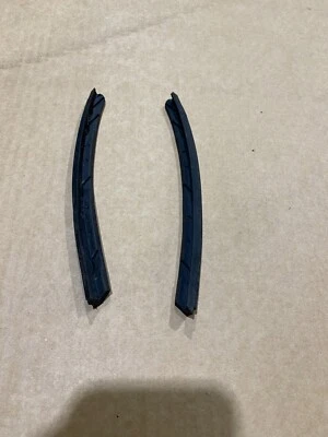 Audi TT mk1 8N '98-'06 Rubber inserts between light and wing -Coupe and Roadster - Image 1 of 3