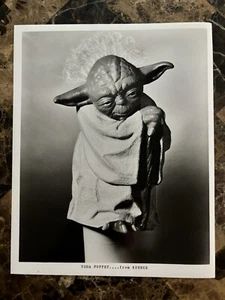 1981 Kenner Star Wars Original YODA PUPPET Pre Production 8 X 10 Press Photo - Picture 1 of 2