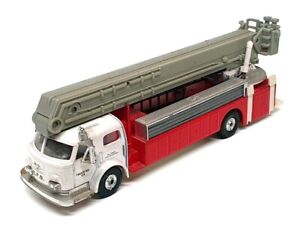 Model Power Playart 25523A - American LaFrance Fire Engine Baltimore - White/Red