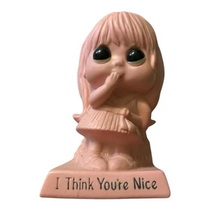 Estatua rosa de Russ & Berrie Wallace I Think You're Nice estatuilla 5 1/2" de alto 1970 - Imagen 1 de 5