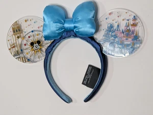 Diadema iluminada con orejas de Mickey de los parques de Disney 2024 iconos de parque LED azul usada - Imagen 1 de 15