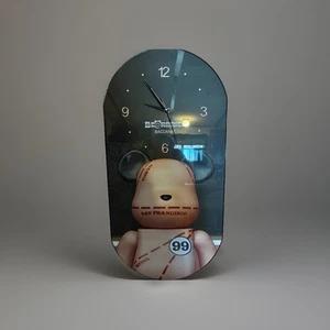 "Reloj de pared BearBrick 31""x15 3/4""" - Imagen 1 de 8