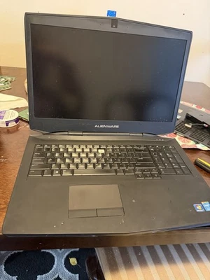 Alienware 17 P18E I7 8GB DDR3 SIN SSD GAMING Laptop UNIDAD DE PIEZAS ¡Leer Descripción!! Foto 1 de 4