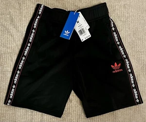 NWT Boys Adidas Originals Trefoil Lifestyle Shorts Black/Red IX1852 Size Medium - Picture 1 of 15