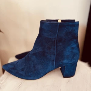 L'AGENCE Jeanne Block Heel Suede Velvet Bootie, Size 8 (Euro 38), Blue, NWT - Picture 1 of 15