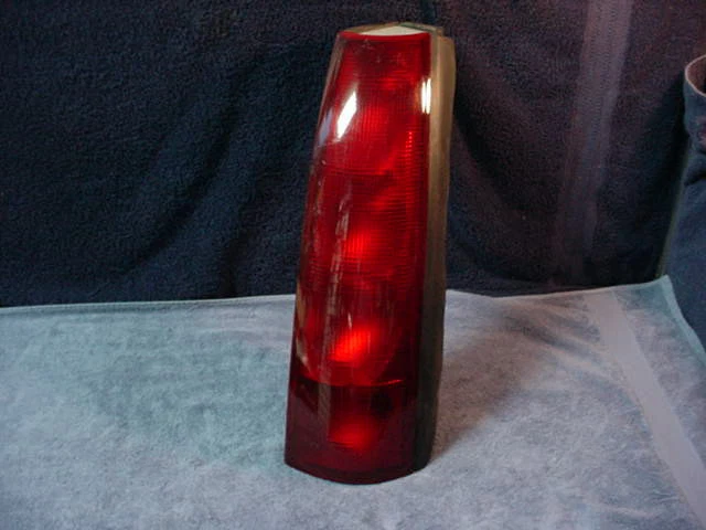 LÁMPARA DE LUZ TRASERA Carcasa cápsula DERECHA Lado del conductor trasero OEM Chevy LUMINA APV Van Foto 1 de 4