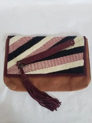 Bolso sin asas de colección Jasper & Jeera 100 % gamuza de cabra con borla de algodón bordado Foto 1 de 4