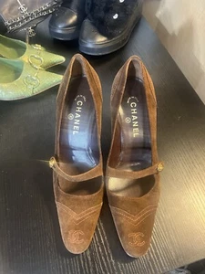 Chanel Pumps 39.5 CC Cap Toe Brown Suede Turnlock Mary Jane Heels Contrast - Picture 1 of 24