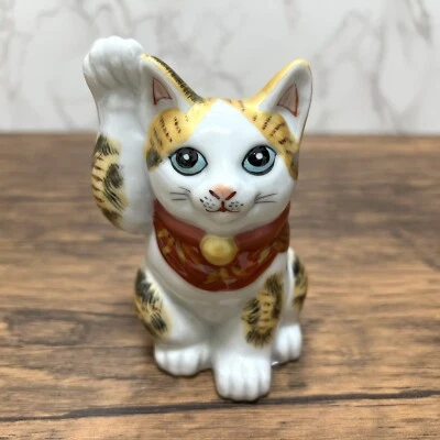 Maneki Neko Beckoning Lucky Cat Kutani Ware porcellana oro calico destro 11,5 cm - Immagine 1 di 4