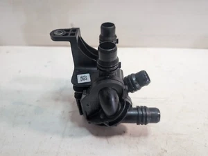 Vauxhall Astra L Thermostatgehäuse 9843217680 schneller kostenloser Versand 2023-2024 - Bild 1 von 24