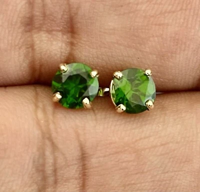 Aretes de oro amarillo de 14 quilates con diopsido cromado de 1,66 quilates (AB57) Foto 1 de 4