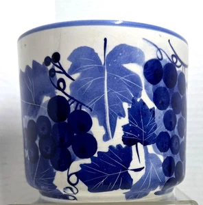 Vintage Übertopf aus handbemalter blau-weißer Keramik - Bild 1 von 11
