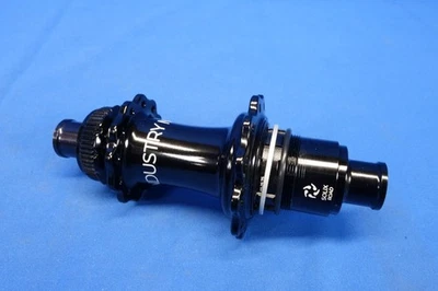 Nuevo buje trasero Industry Nine Solix MTN Boost Disc: Sram XD, 12x148 mm, CL, 28H Foto 1 de 4