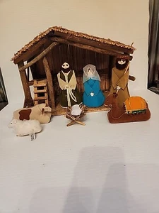 Vintage Felt Velveted Soft Nativity Set 8 Pieces Soft Stuffed With Creche - Picture 1 of 10