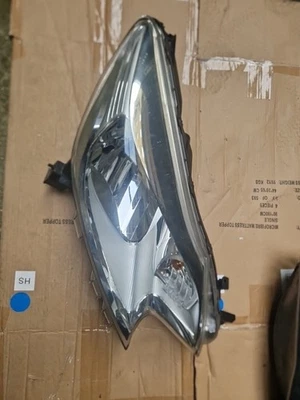 Nissan Note 2  13-17 Drivers Right Halogen Headlight - Image 1 of 4